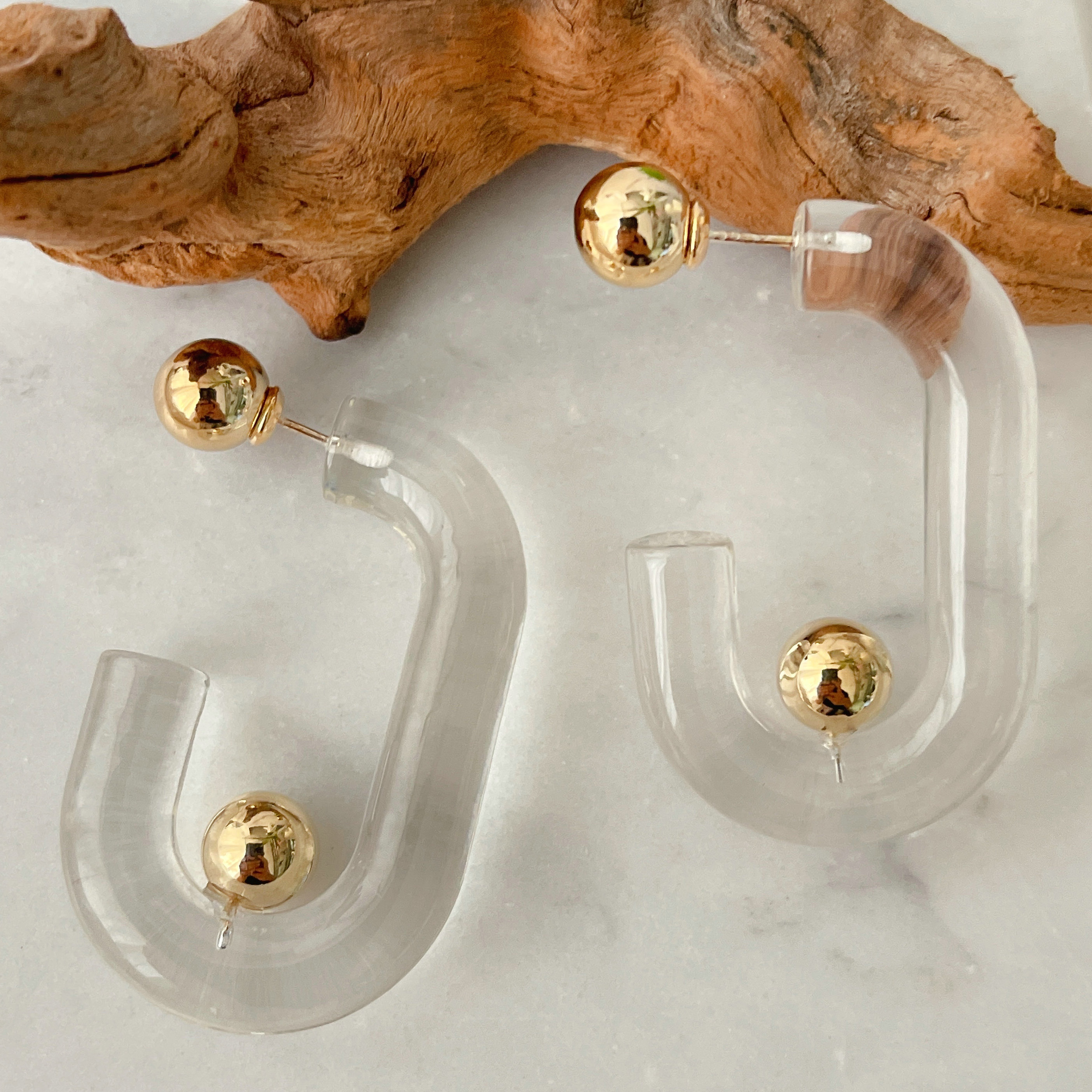 U-shaped acrylic Earrings In Clear