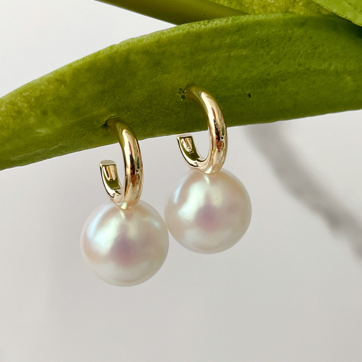 Round Pearl Earrings