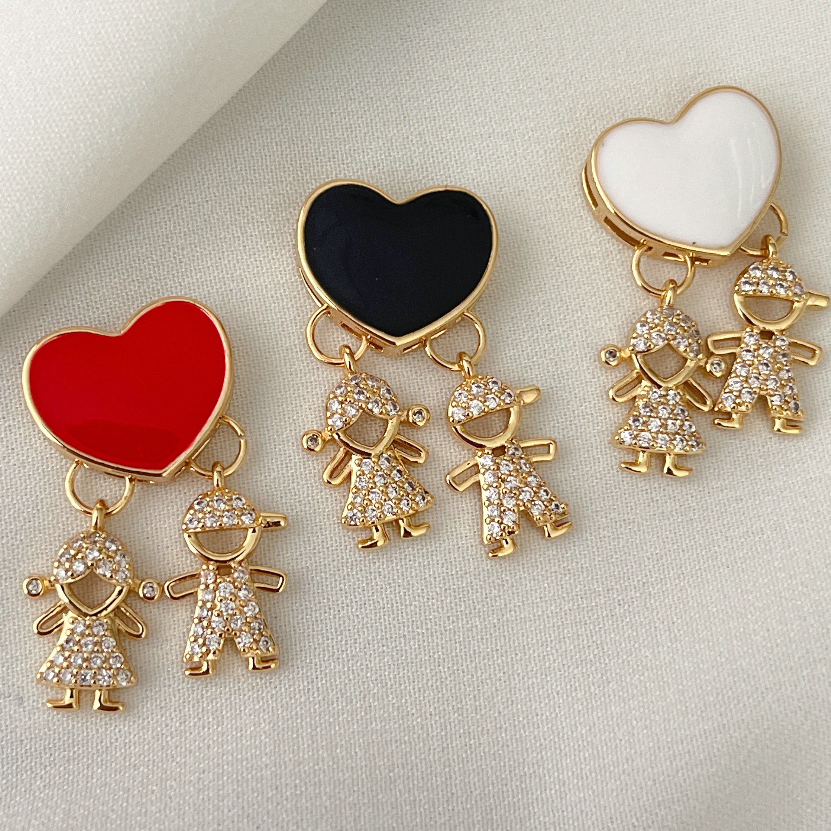 Enamle Heart With Boy And Girl Charm