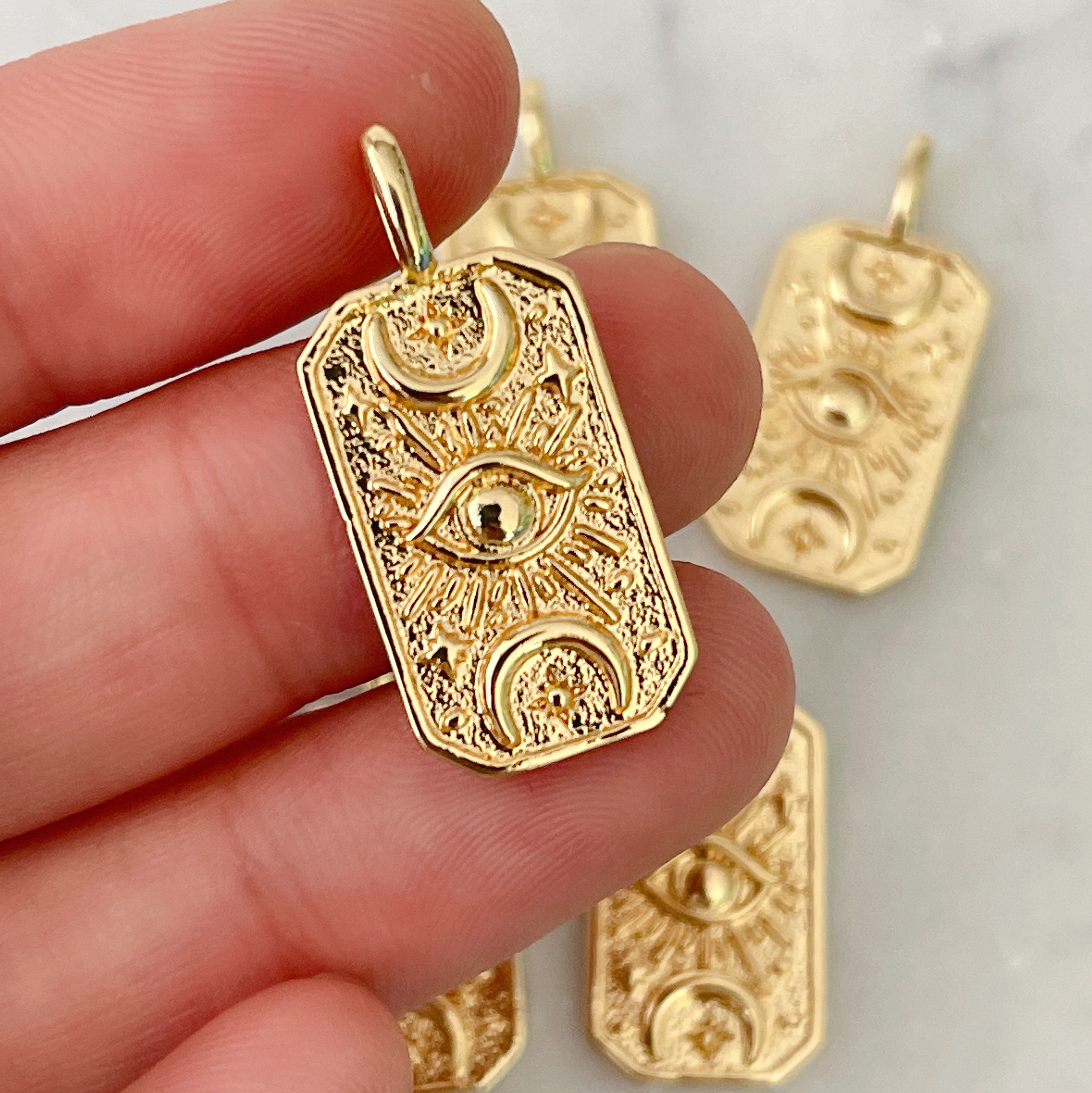 Eys Square Charm