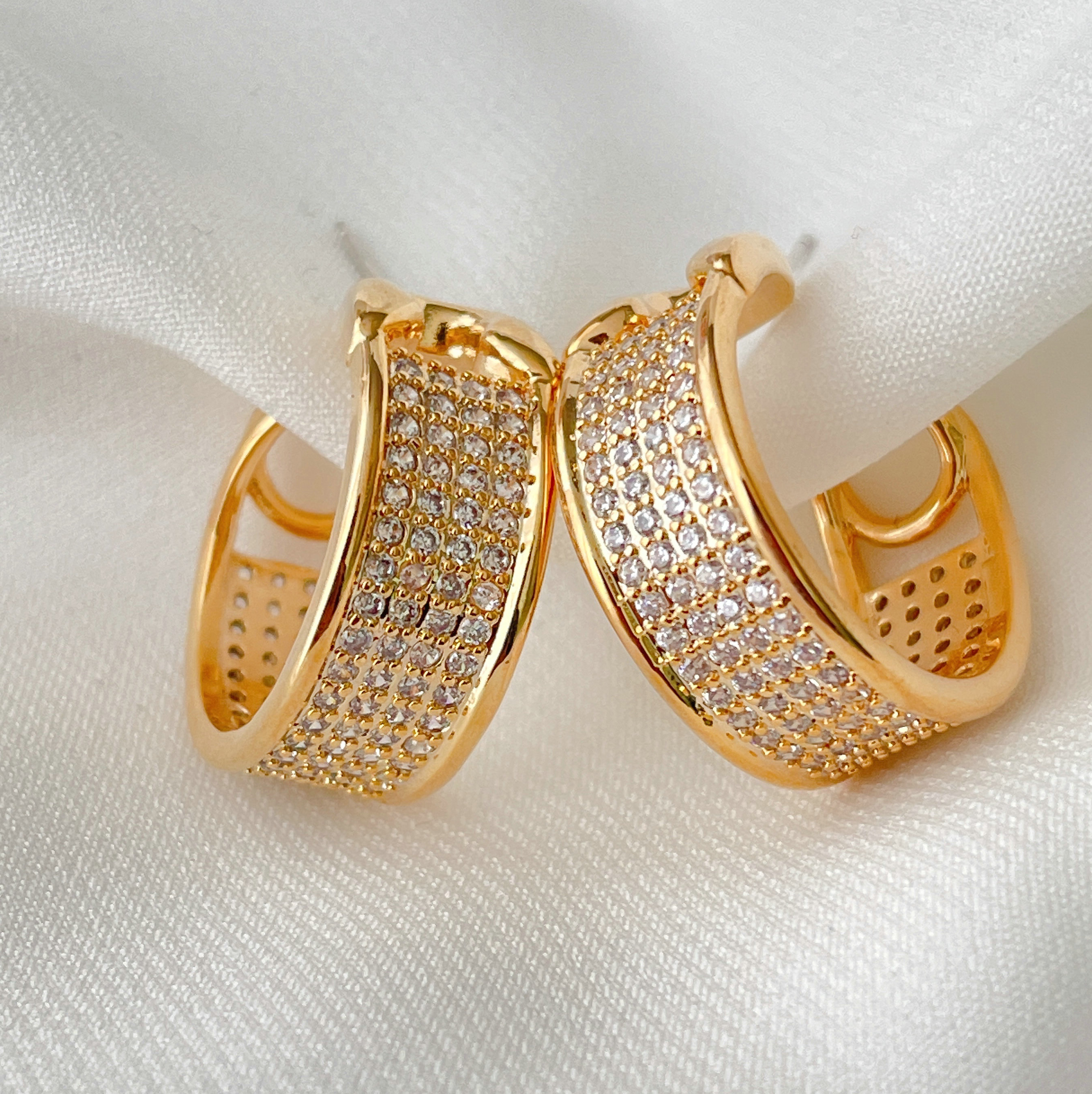 Pin White Zircon Hoop Earrings