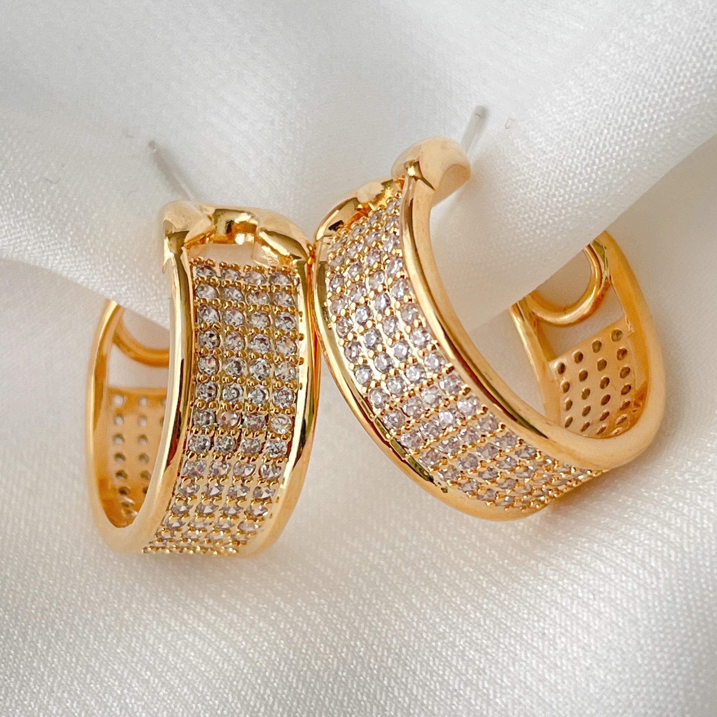 Pin White Zircon Hoop Earrings