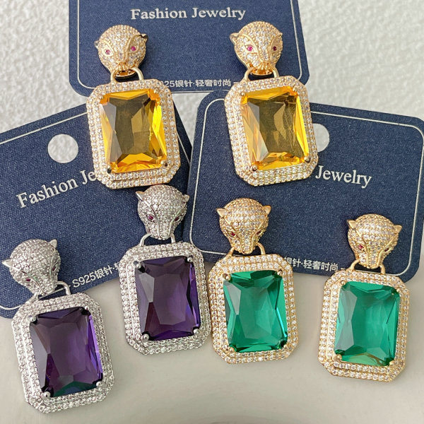 Tiger Head Earrings With Square Pendant