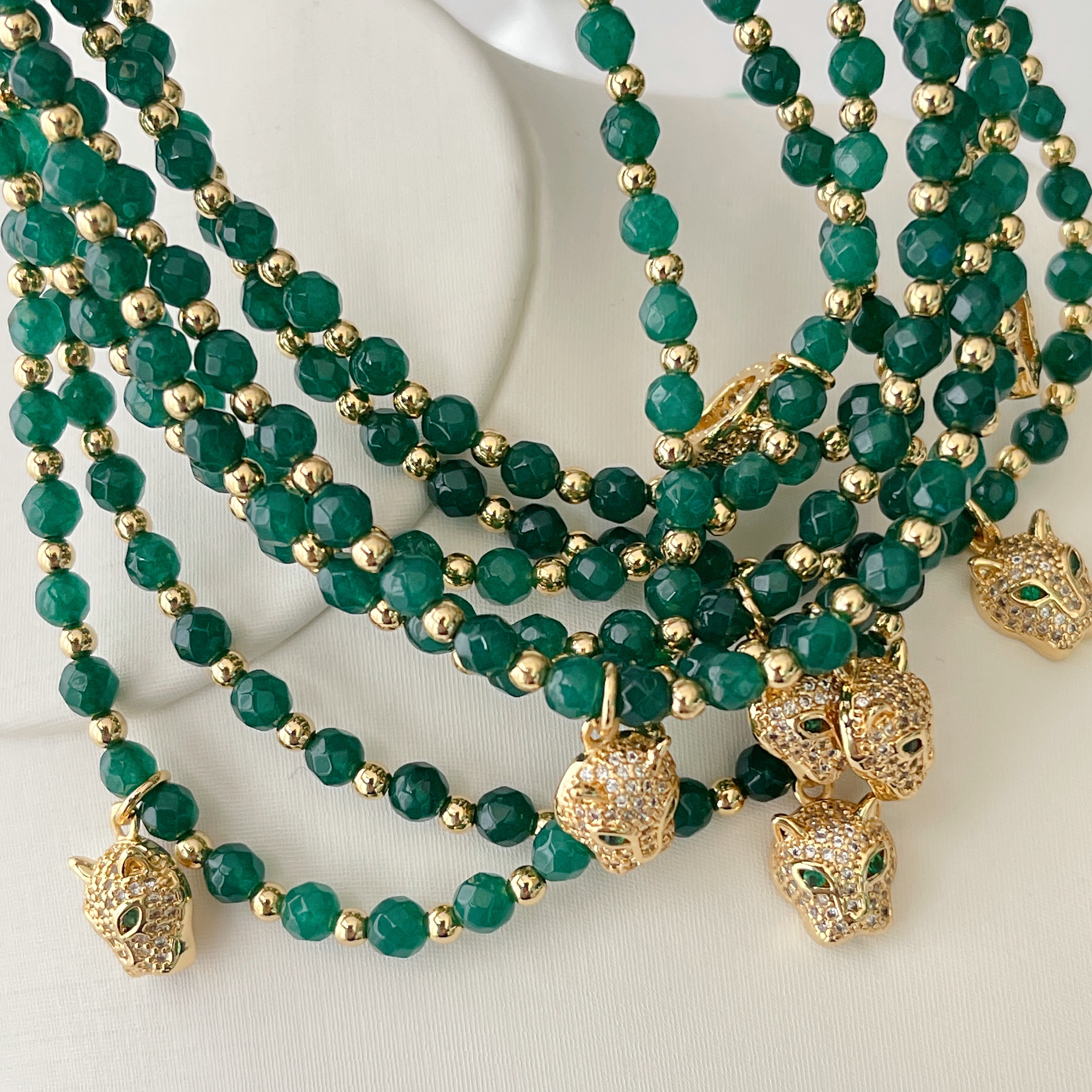 Green Gemstone Nekclace With Tiger Pendant