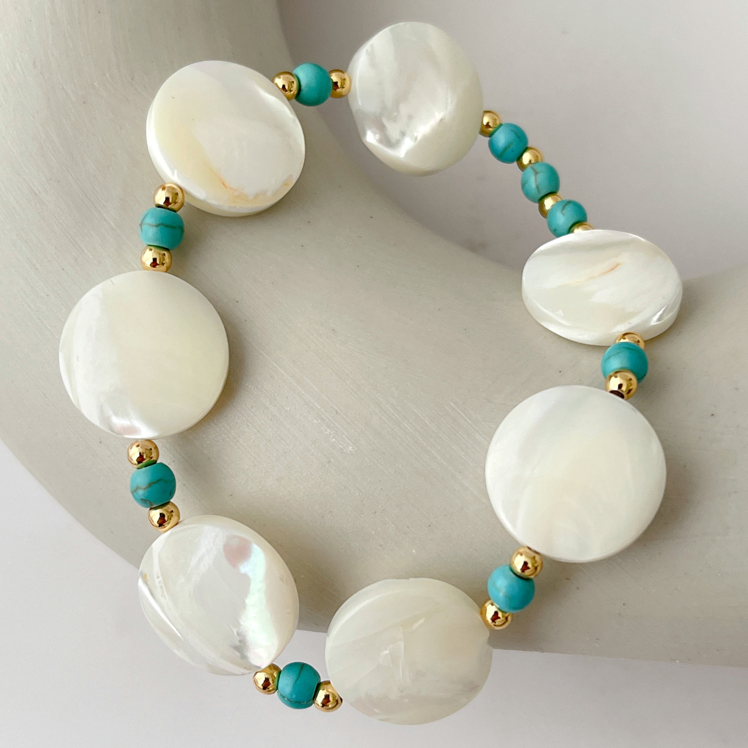 Big Round Shell Elastic Bracelet