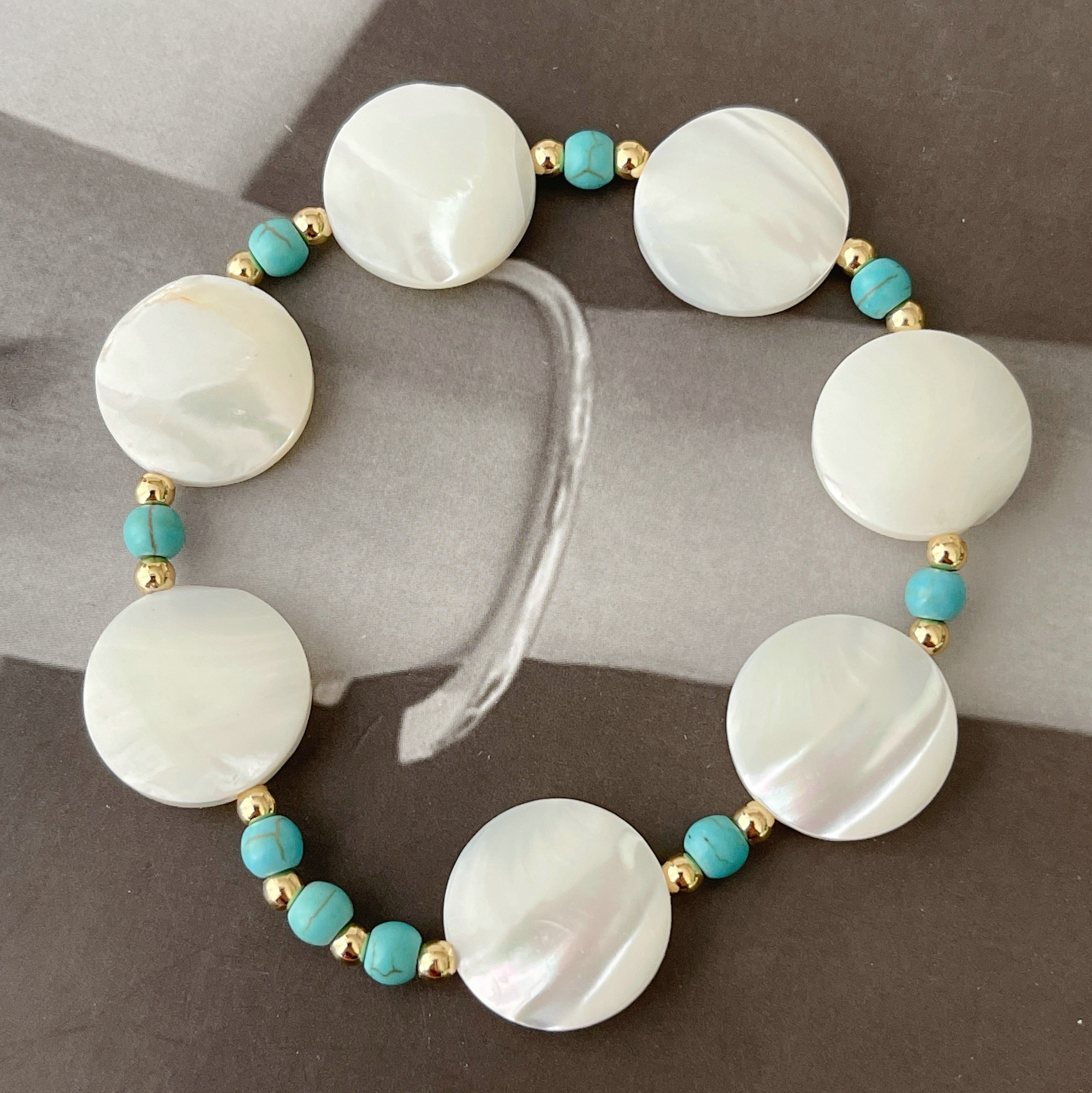 Big Round Shell Elastic Bracelet