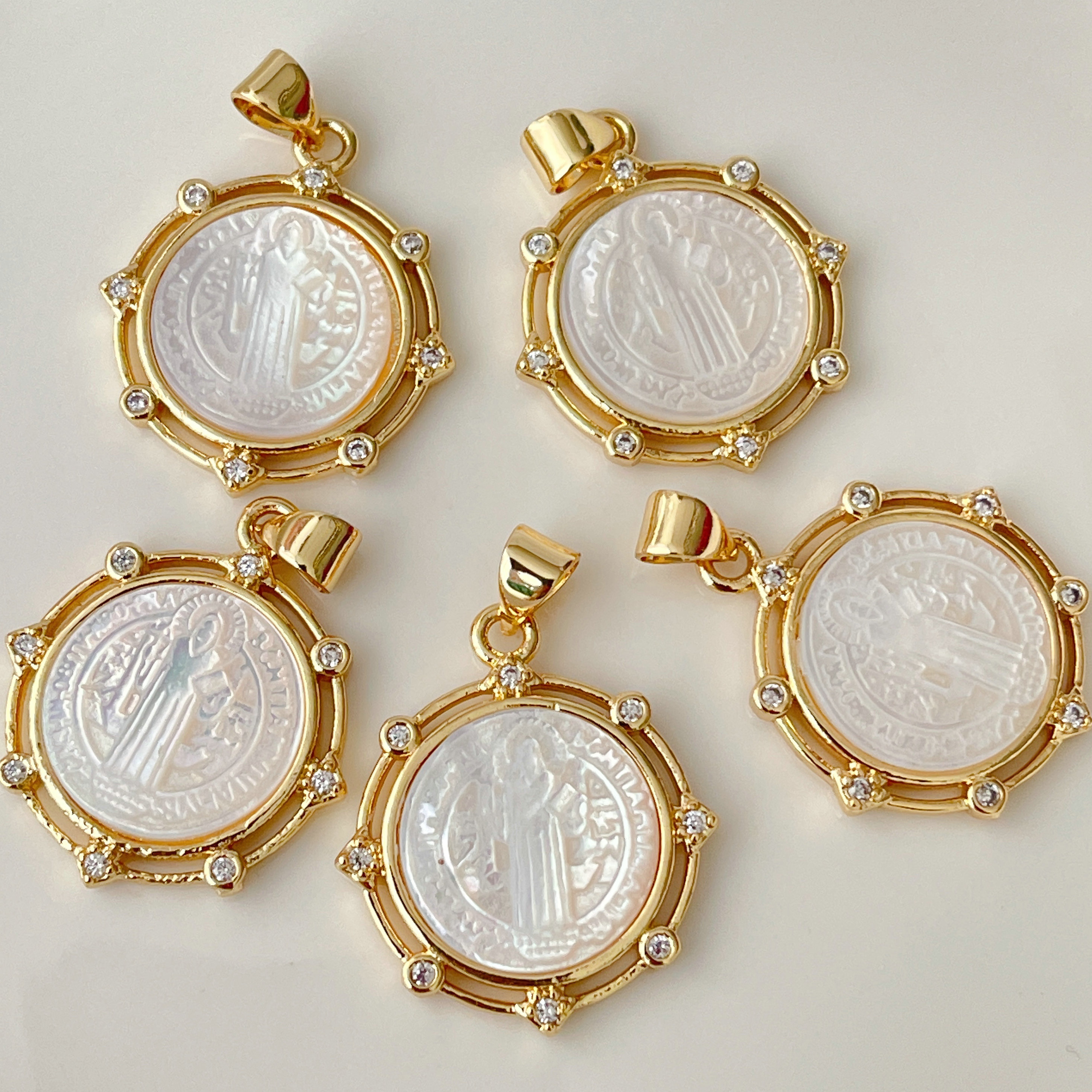 19mm Round Jesus Pendant