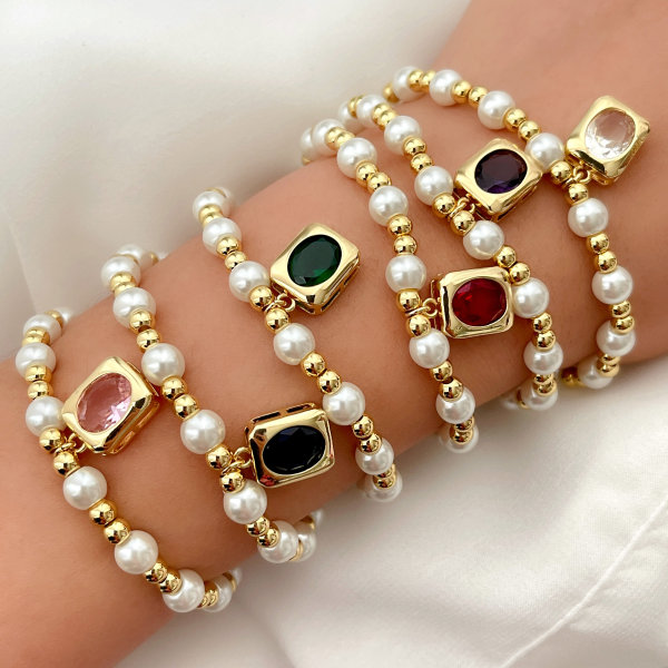 Glass Pearl Elastic Bracelet With Square Charm