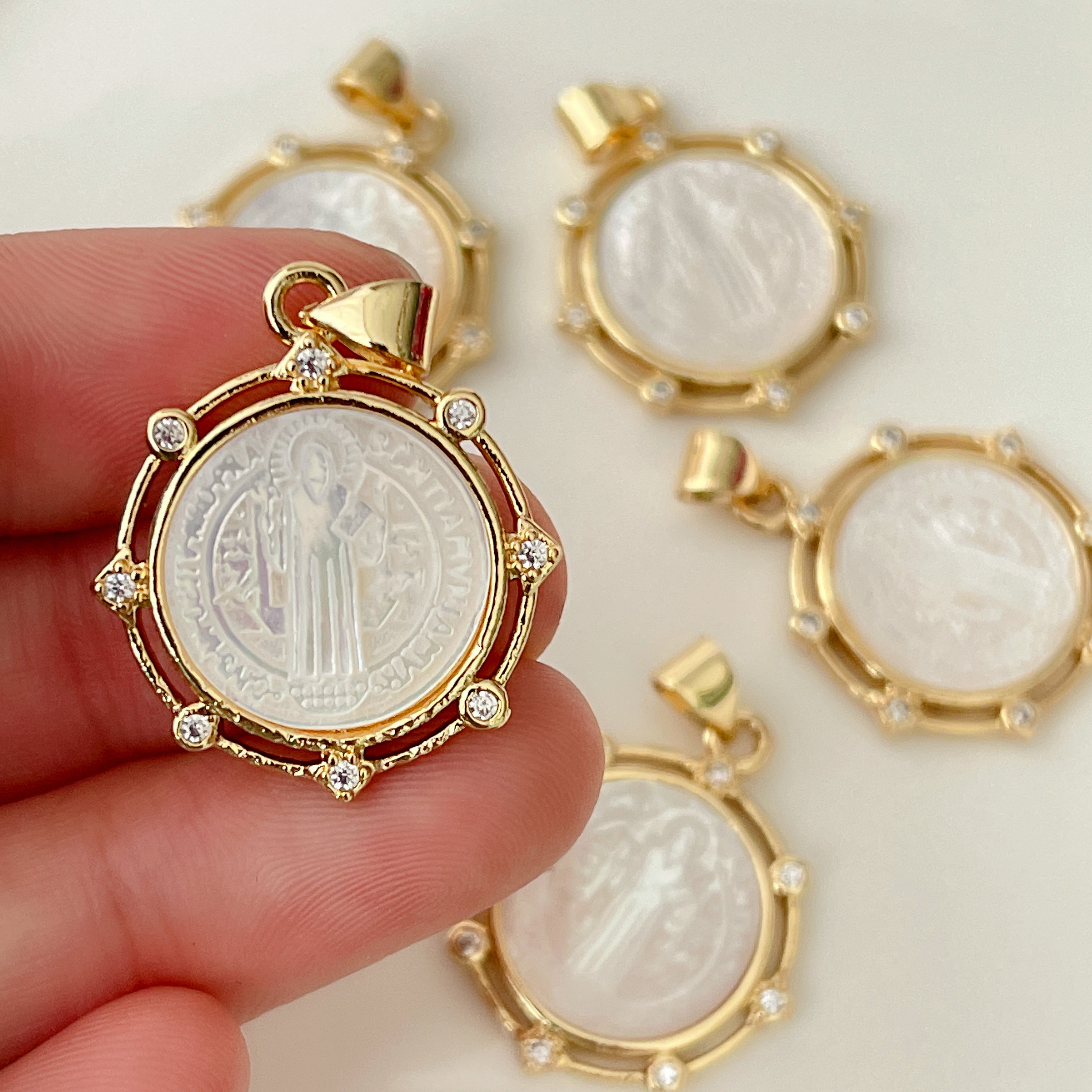 19mm Round Jesus Pendant