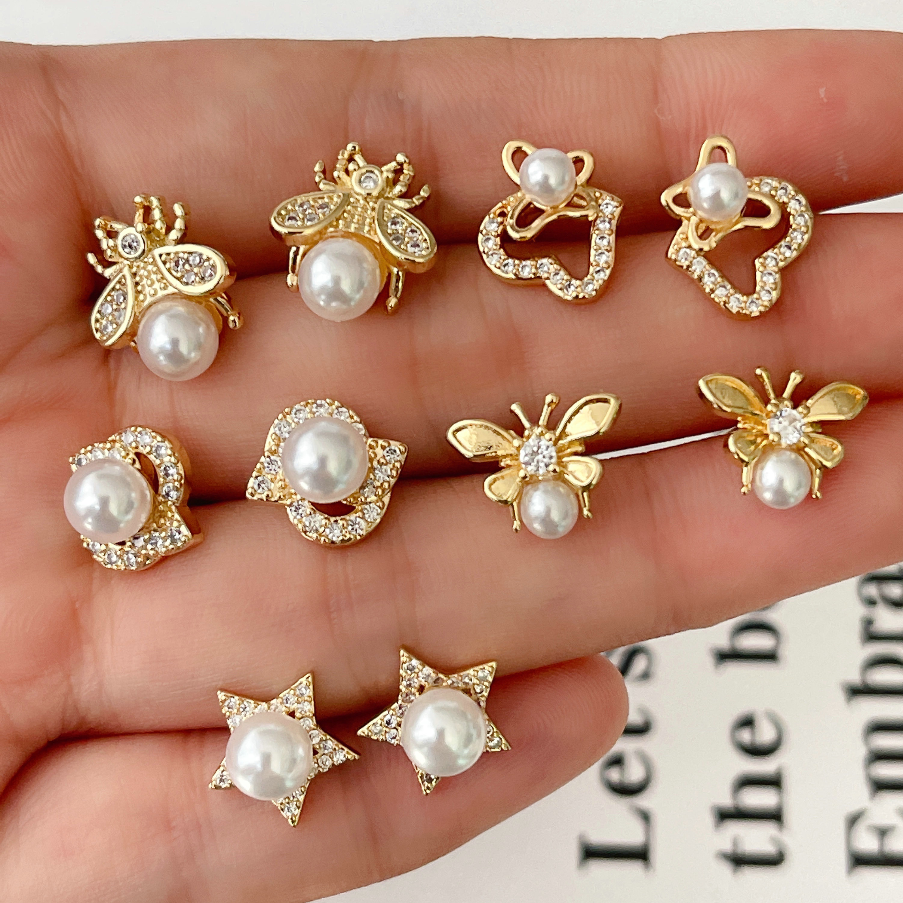 Glass Pearl Star Stud