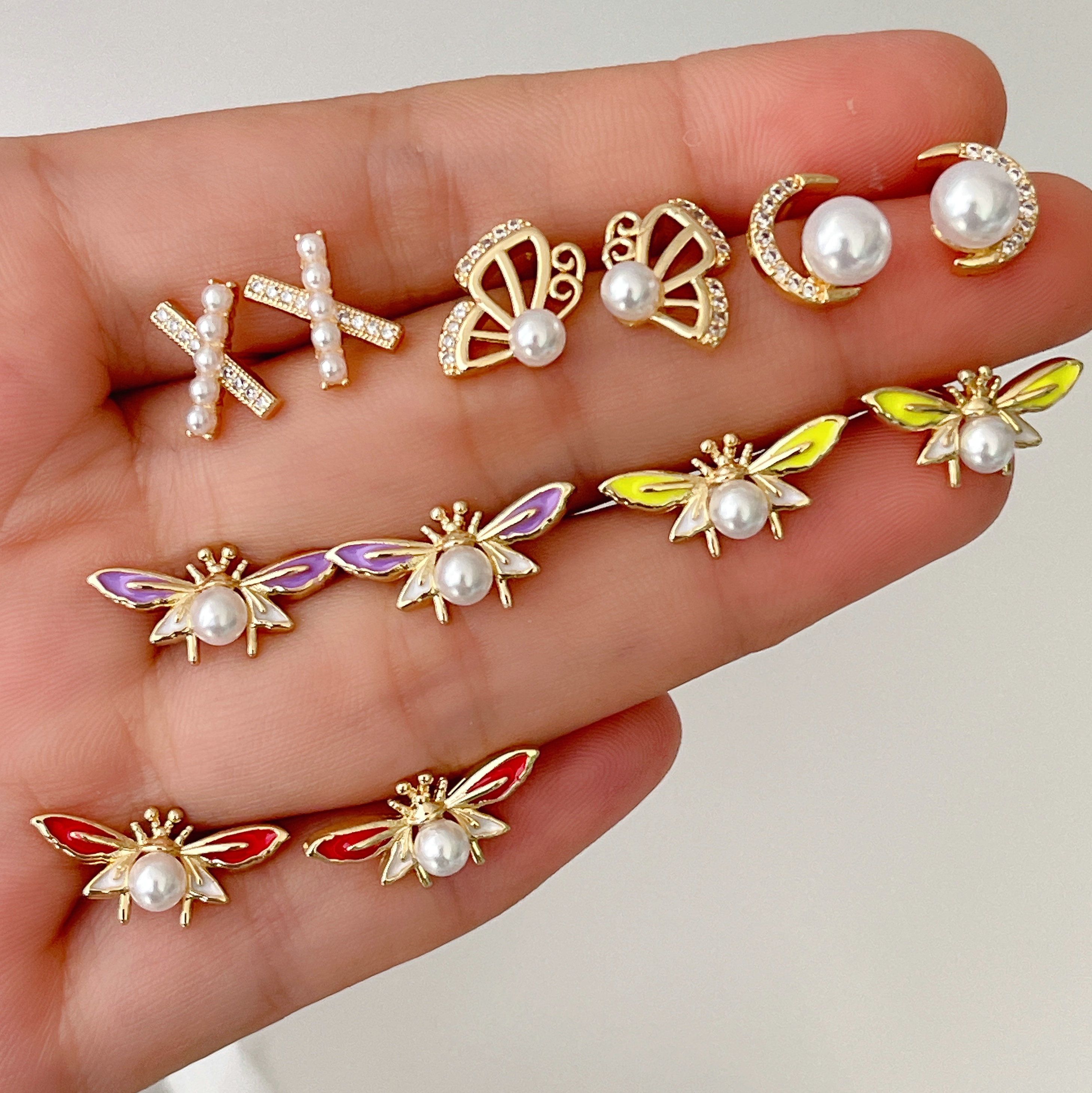 Glass Pearl Bee Stud