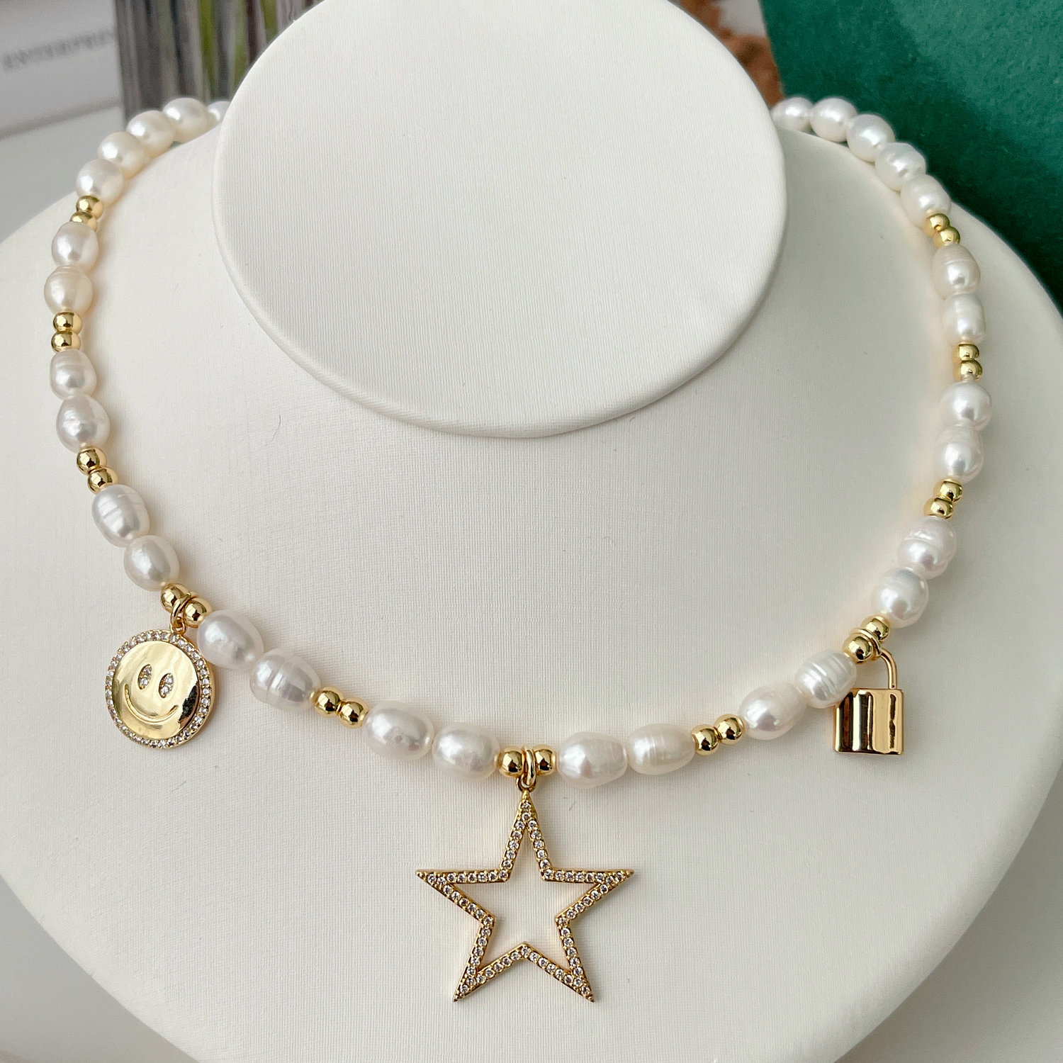 Star Charm Pearl Necklace