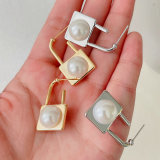 Locker pearl earrings
