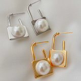 Locker pearl earrings