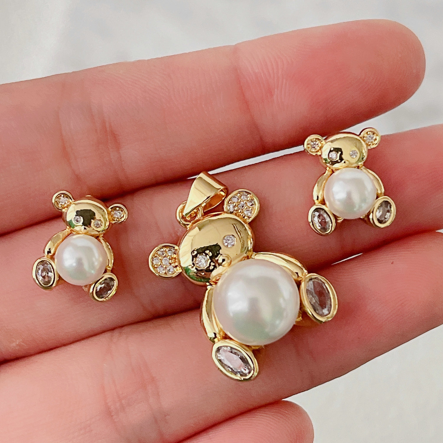Pearl bear earrings with pendant
