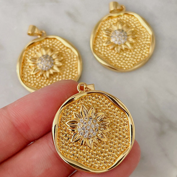 Round sunflower charm