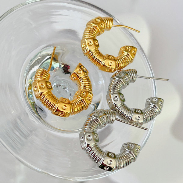 Screw shape hoop earrings