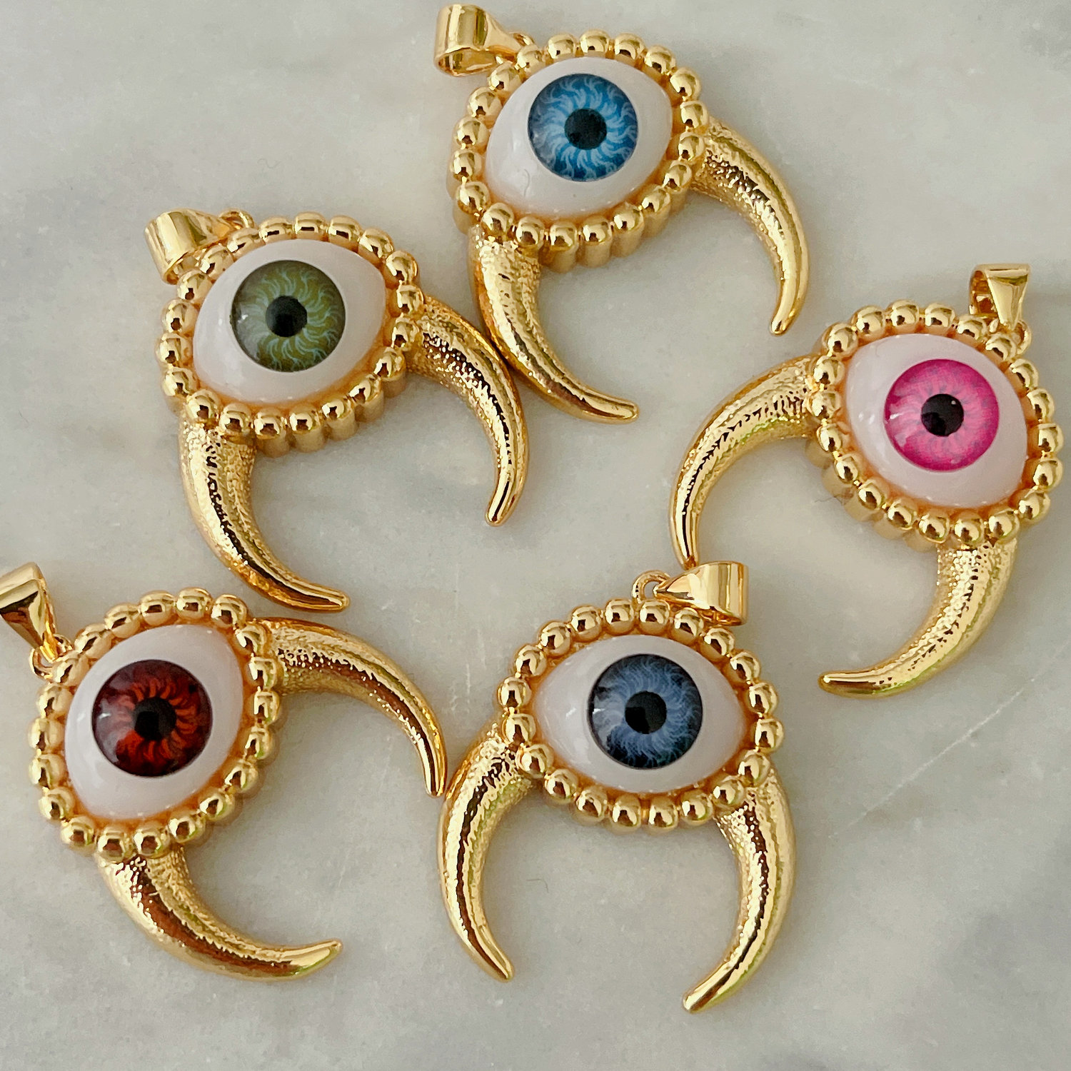 Horn eye pendant