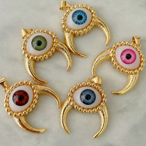 Horn eye pendant