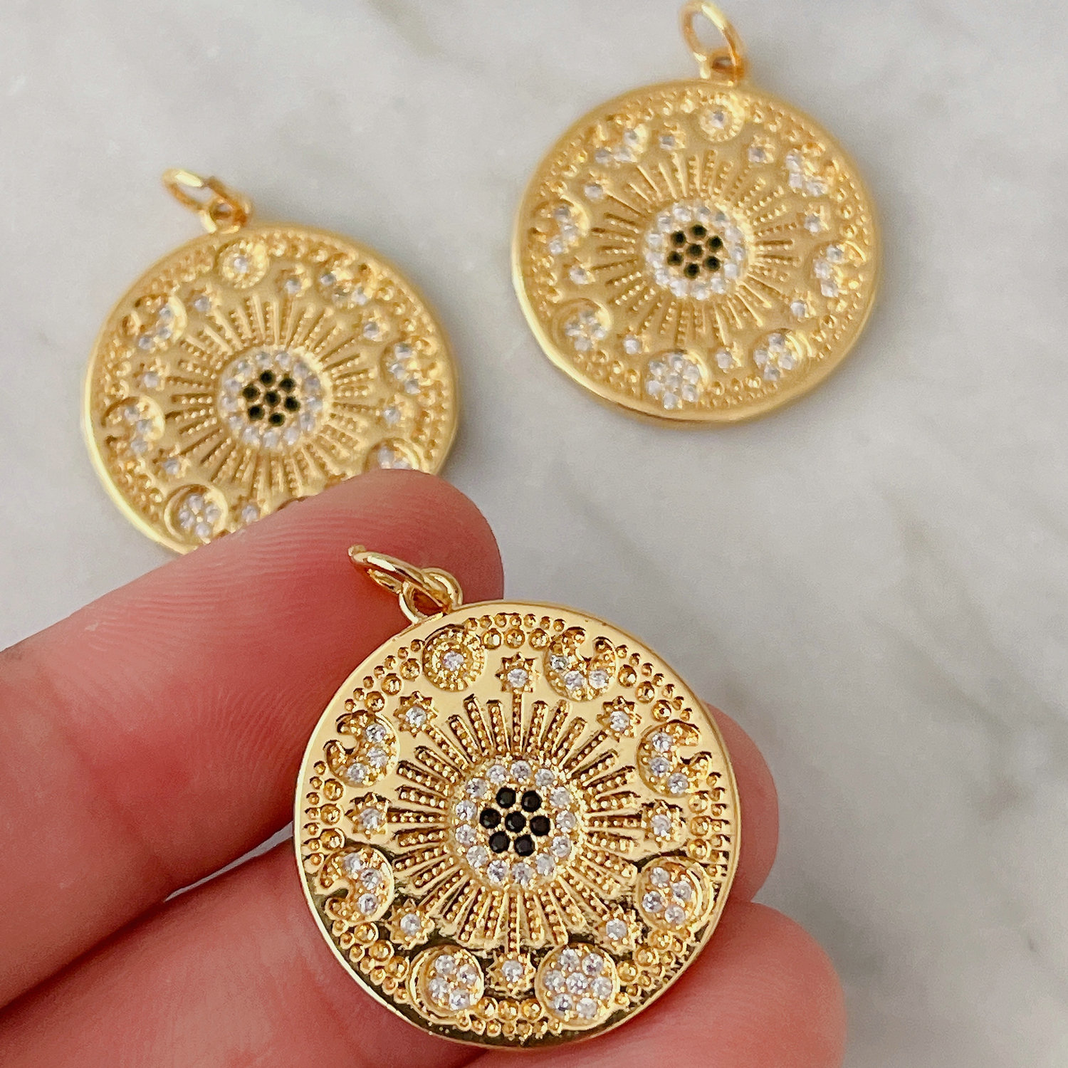 Round eye charm