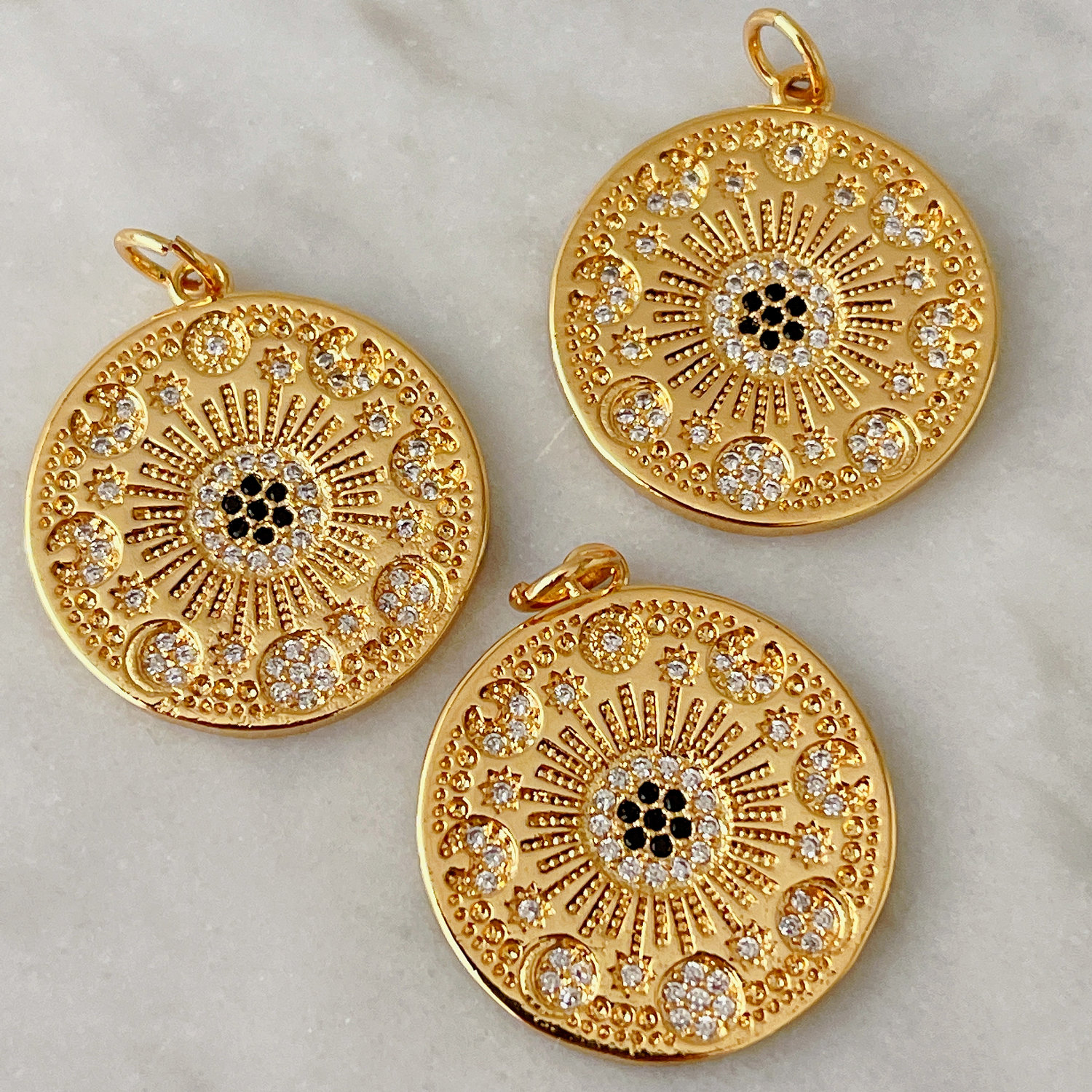 Round eye charm