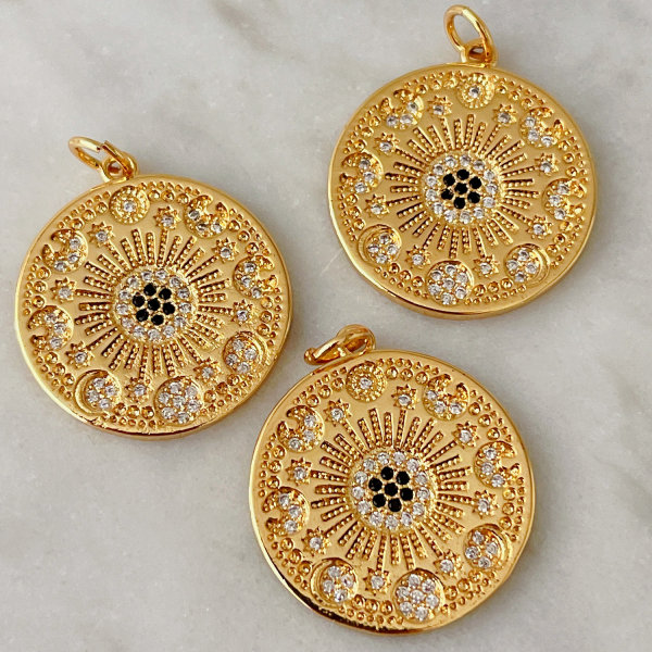 Round eye charm