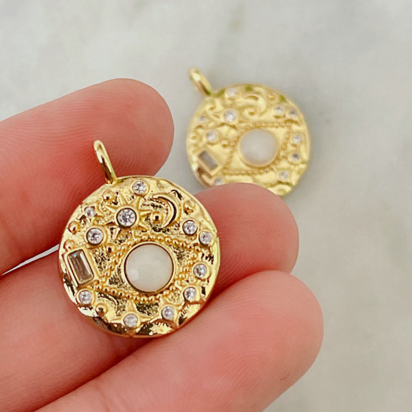 White round eye charm