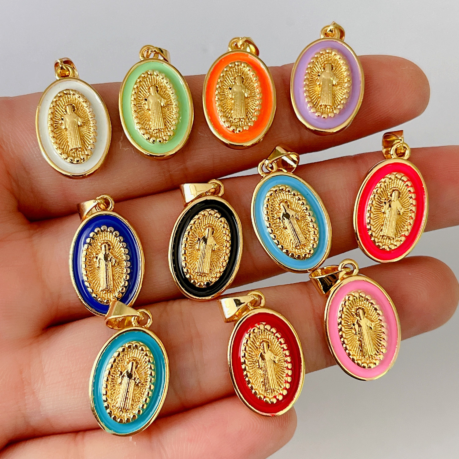Oval enamel pendant