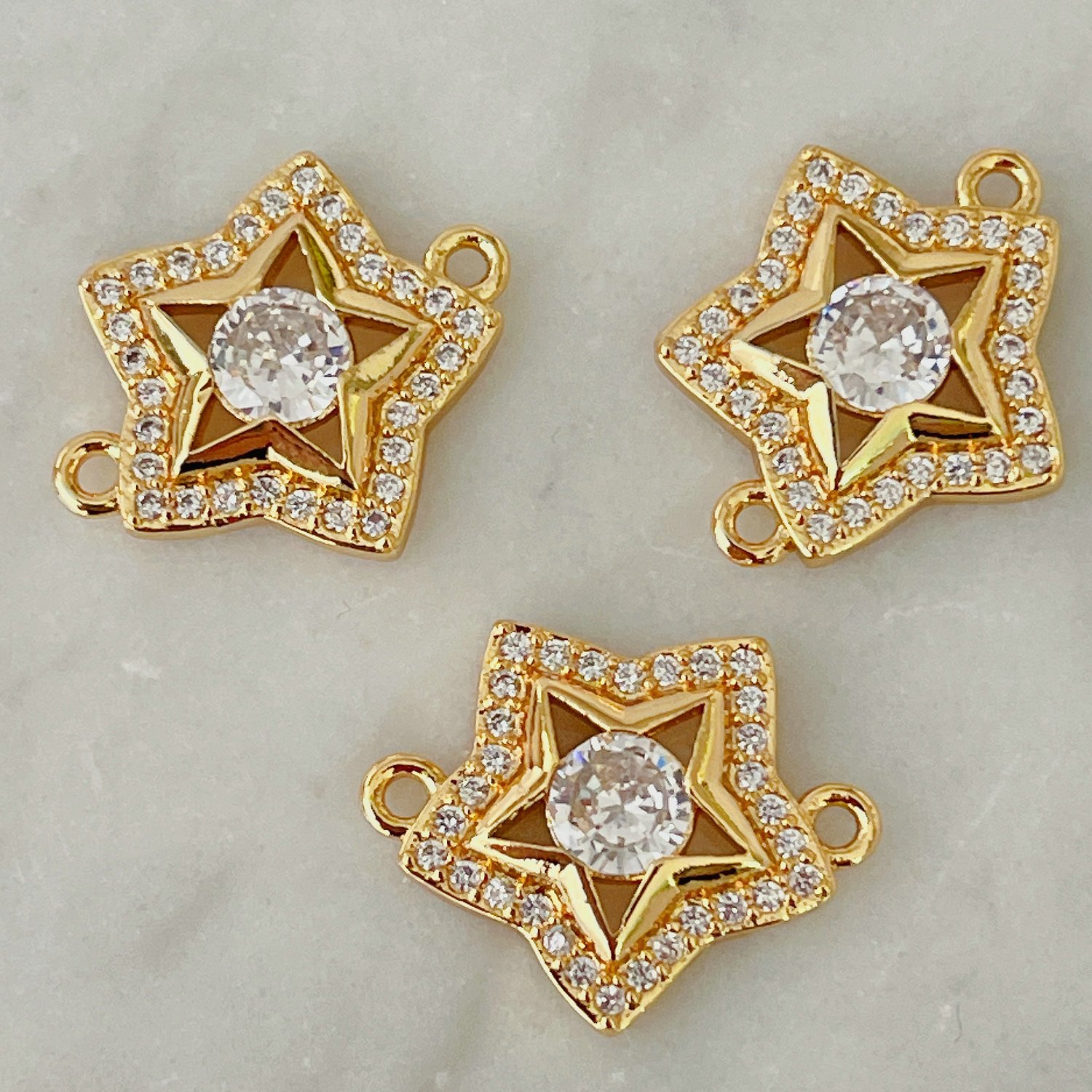 Star connector for bracelet