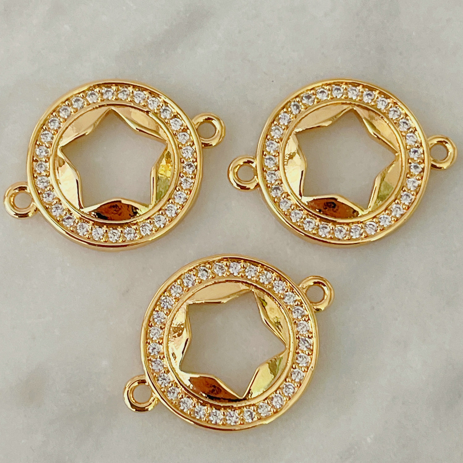 Star connector for bracelet