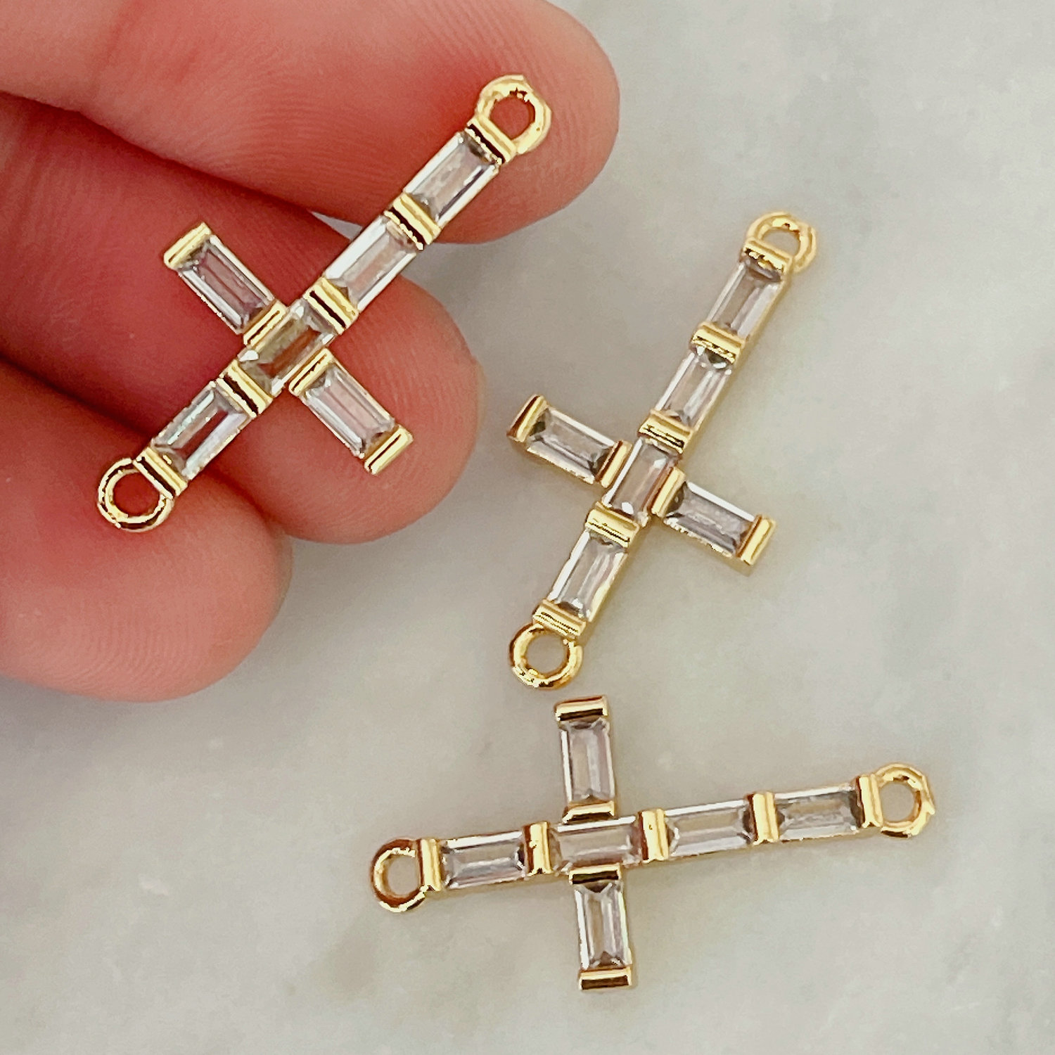 Cross connector for bracelet