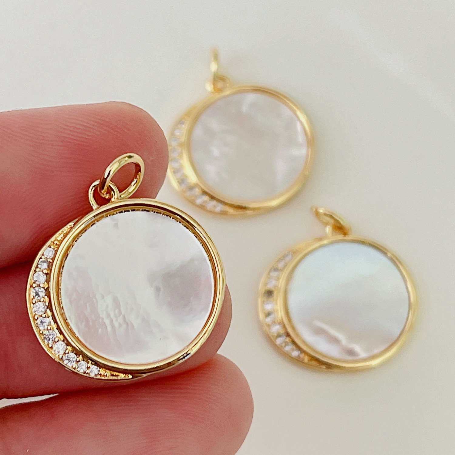 Shell round moon charm