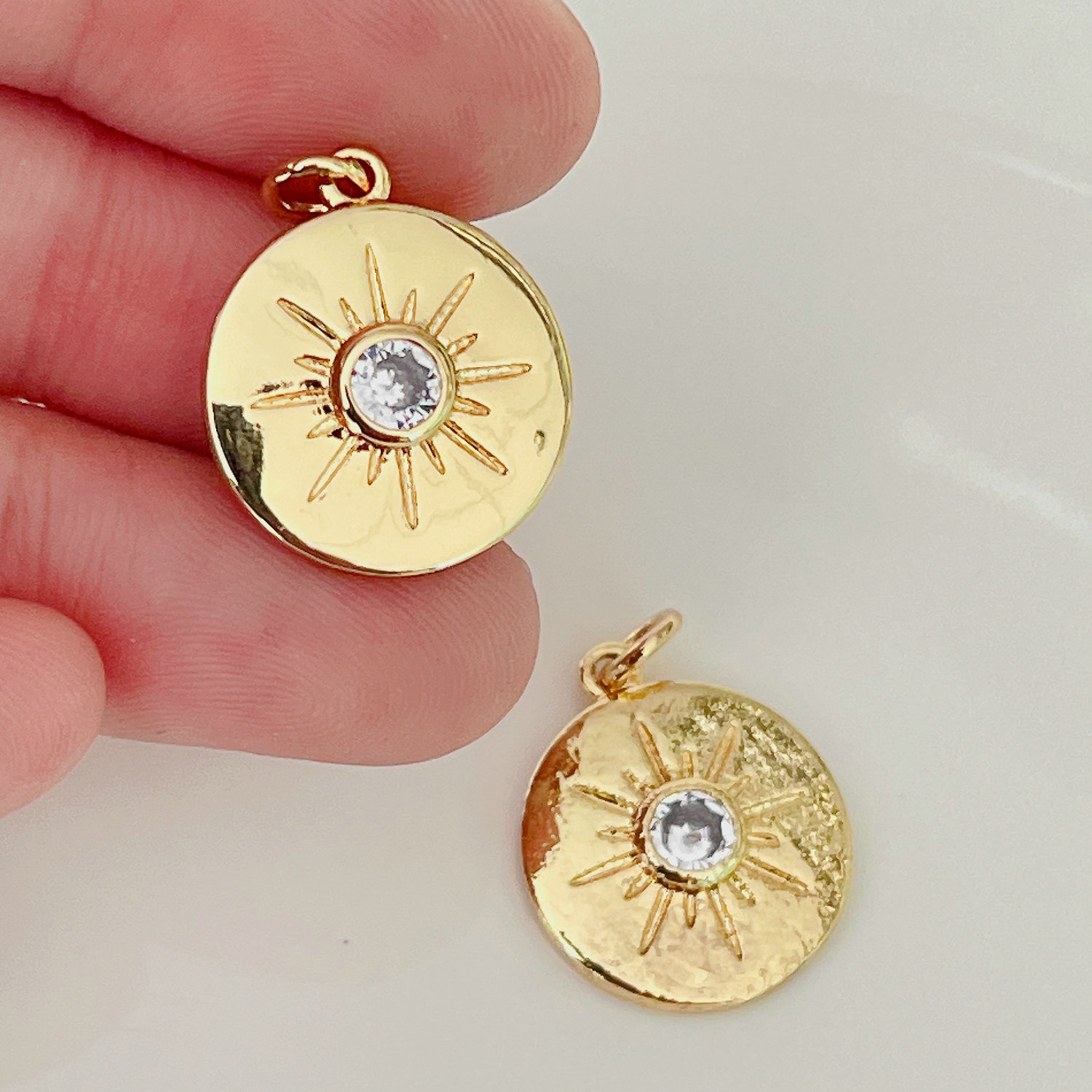 Round star charm