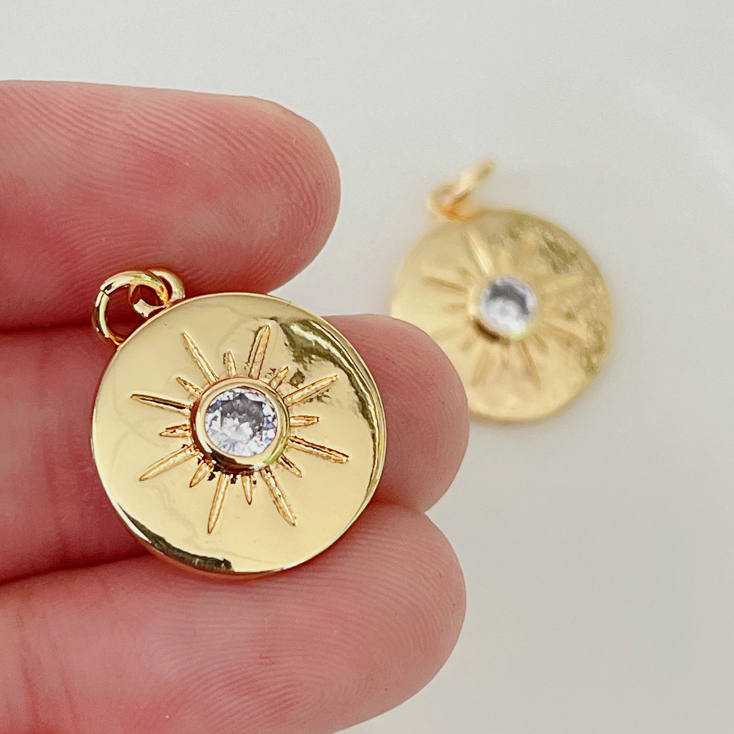 Round star charm