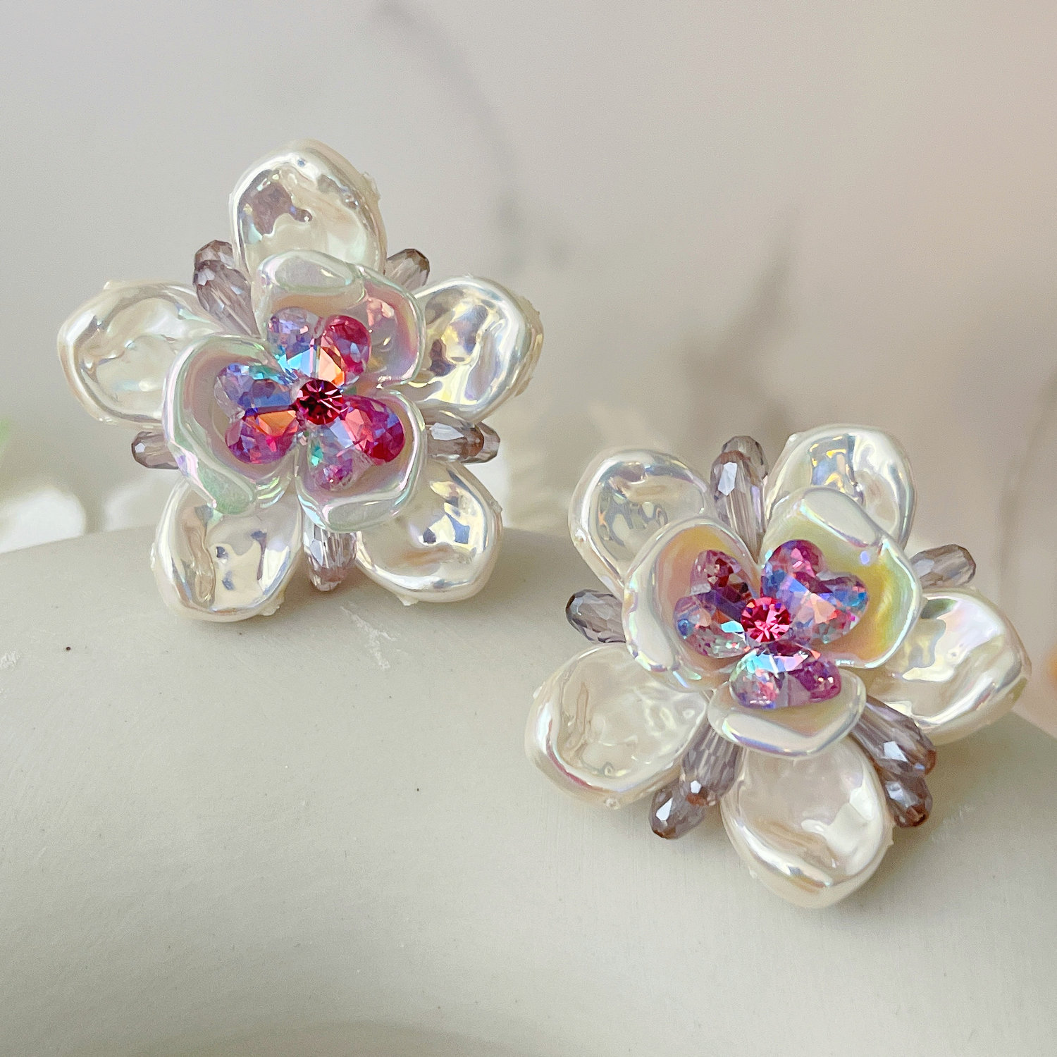 Glass pearl flower earrings