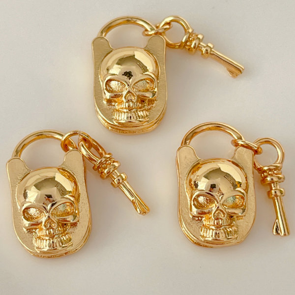 Skull charm