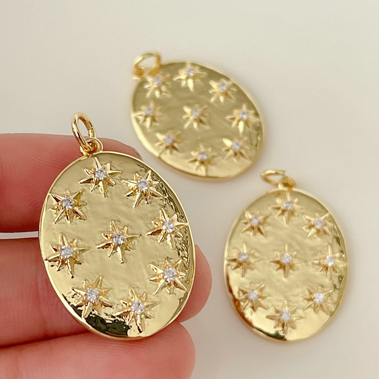 Oval star charm