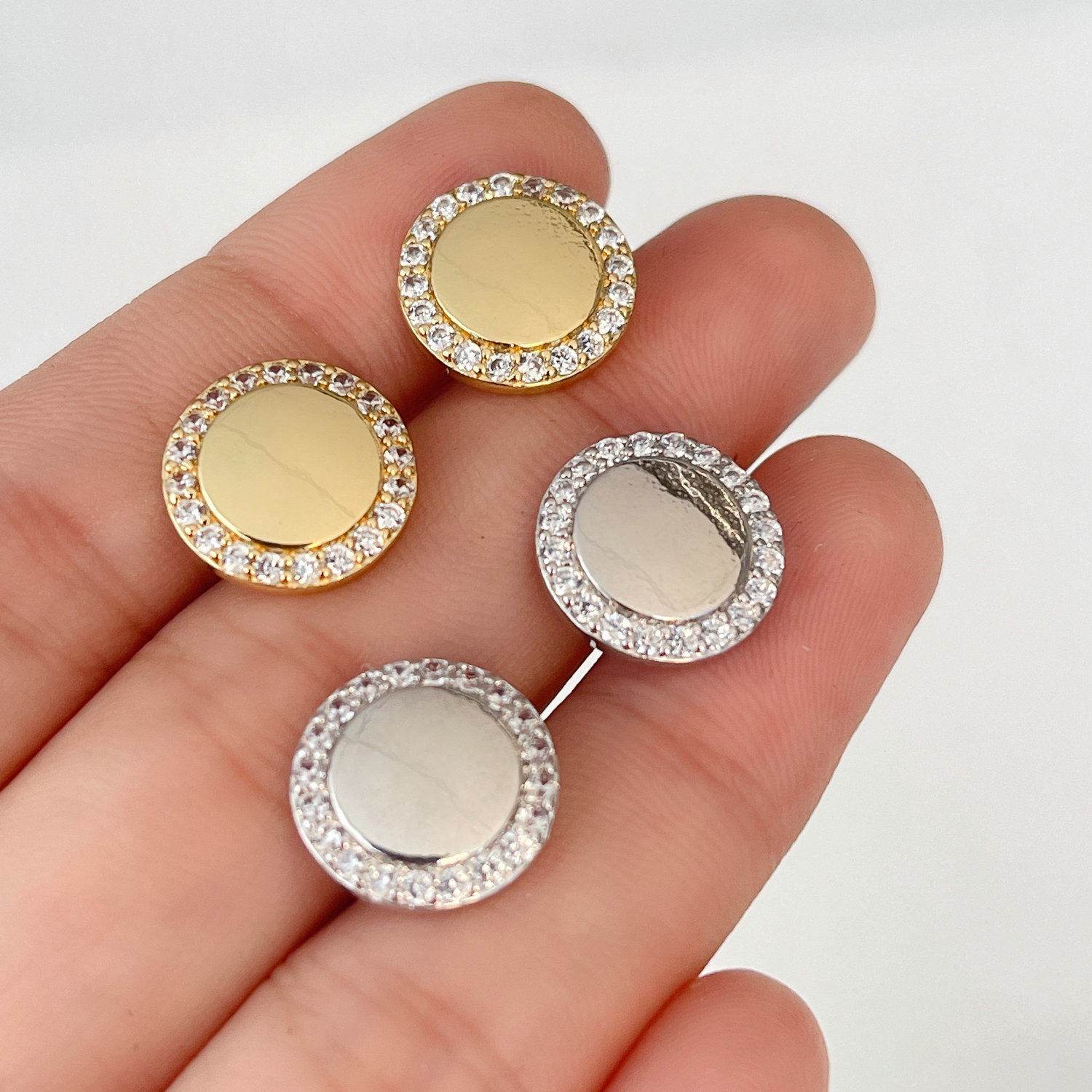 Simple round earrings stud
