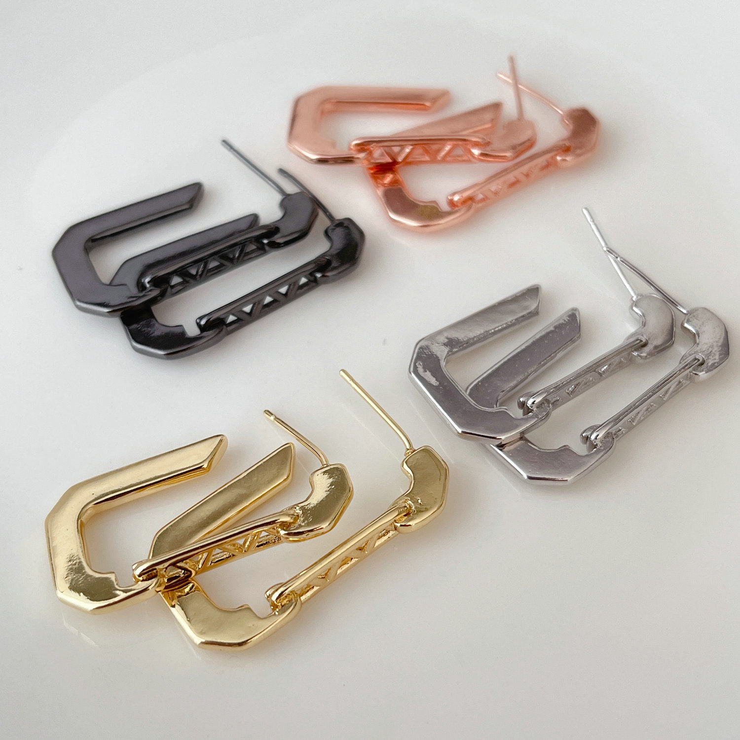 Simple pin earrings