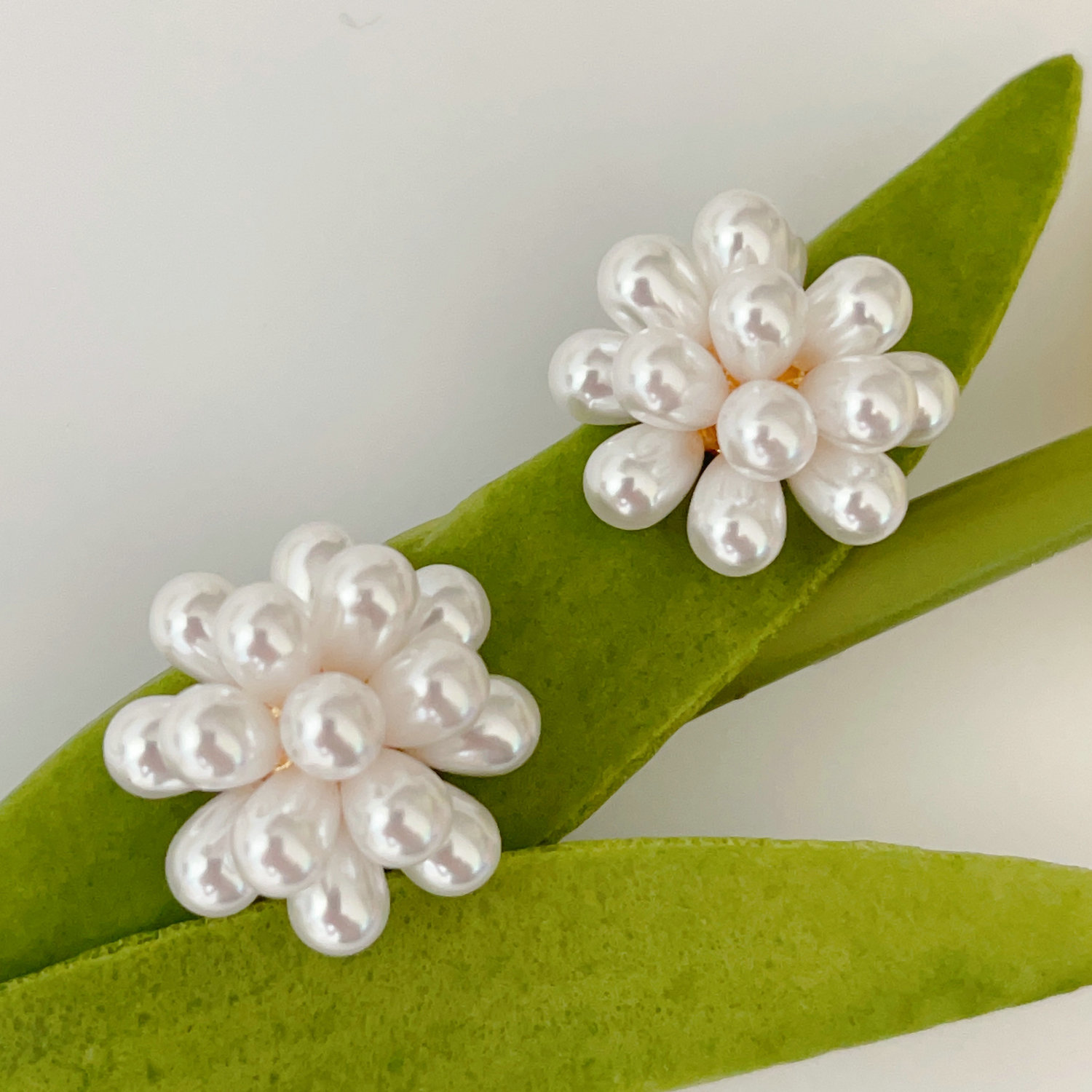Glass pearl earrings