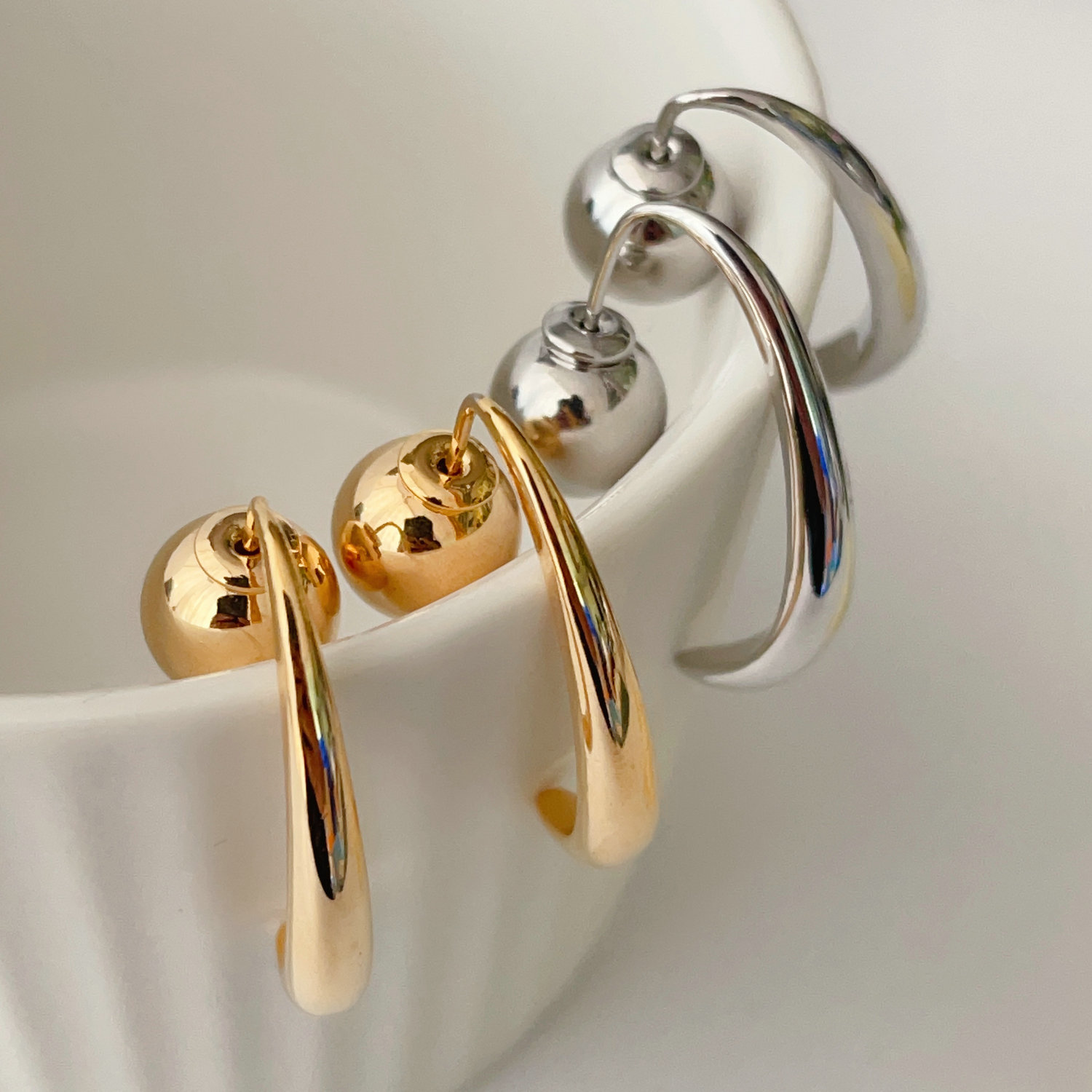 Specail ball earrings