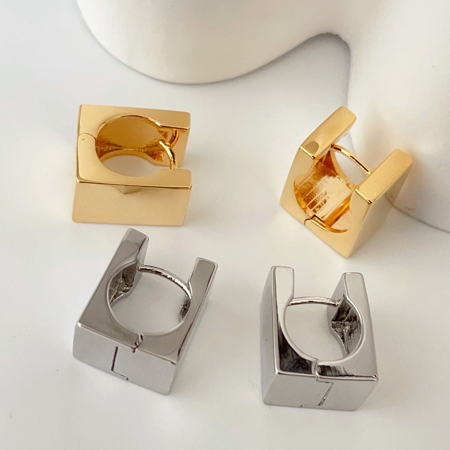 Metal square earrings