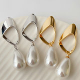 Glass pearl earrings