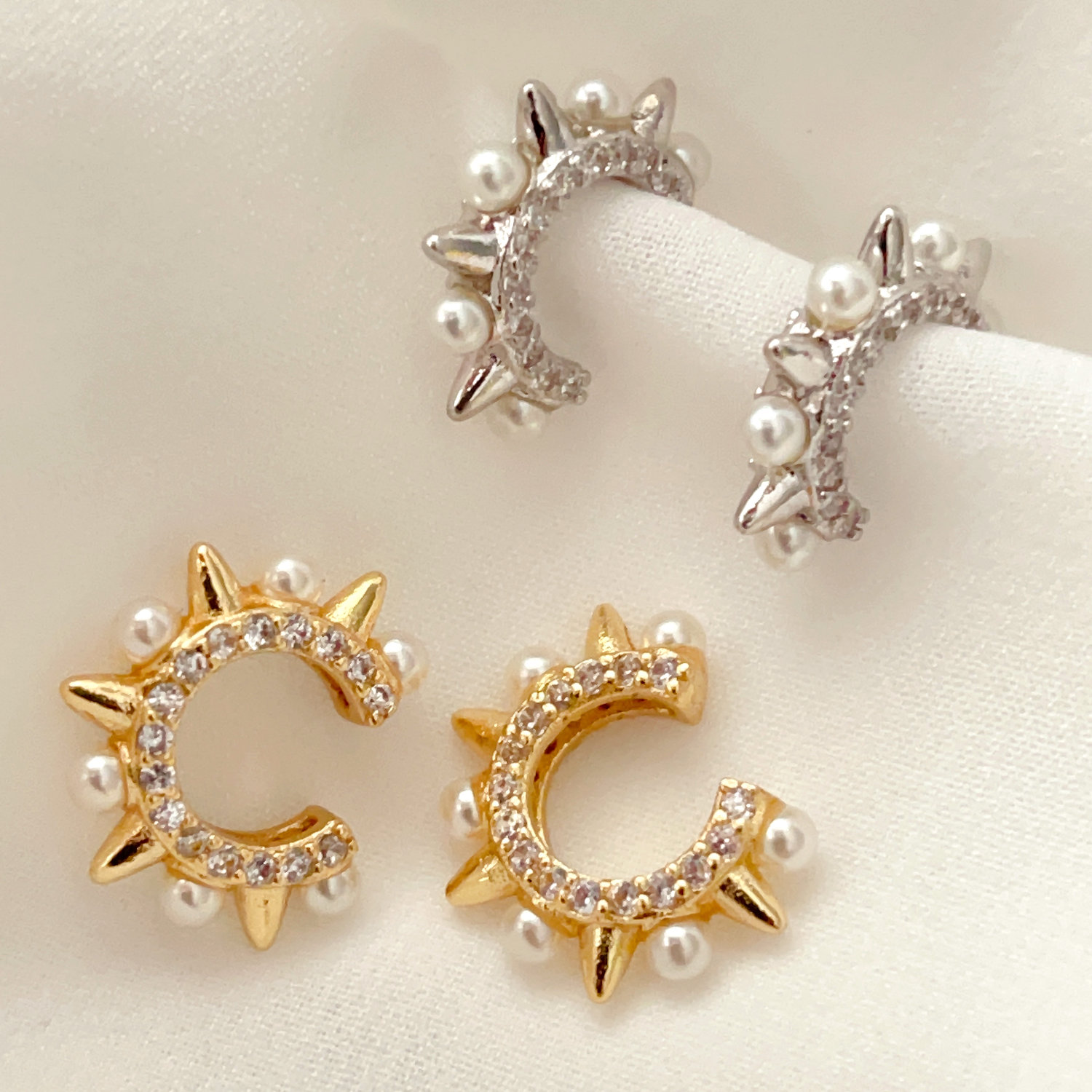 Pearl ear cuff ( pair )