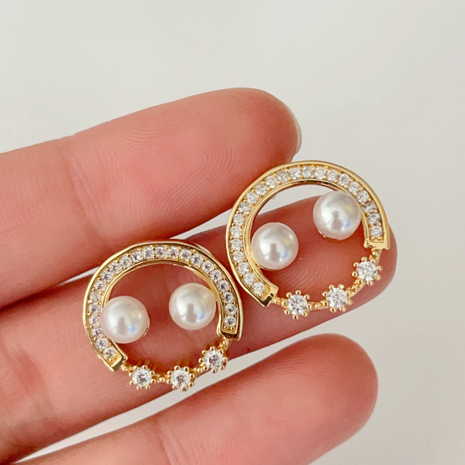 Smile pearl earrings