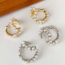 Pearl ear cuff
