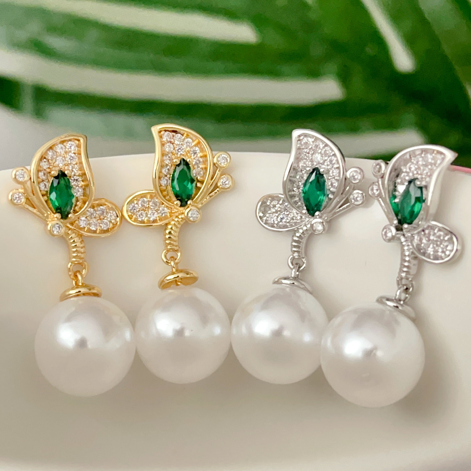 Butterfly Earrigs With Round Pearl Charm