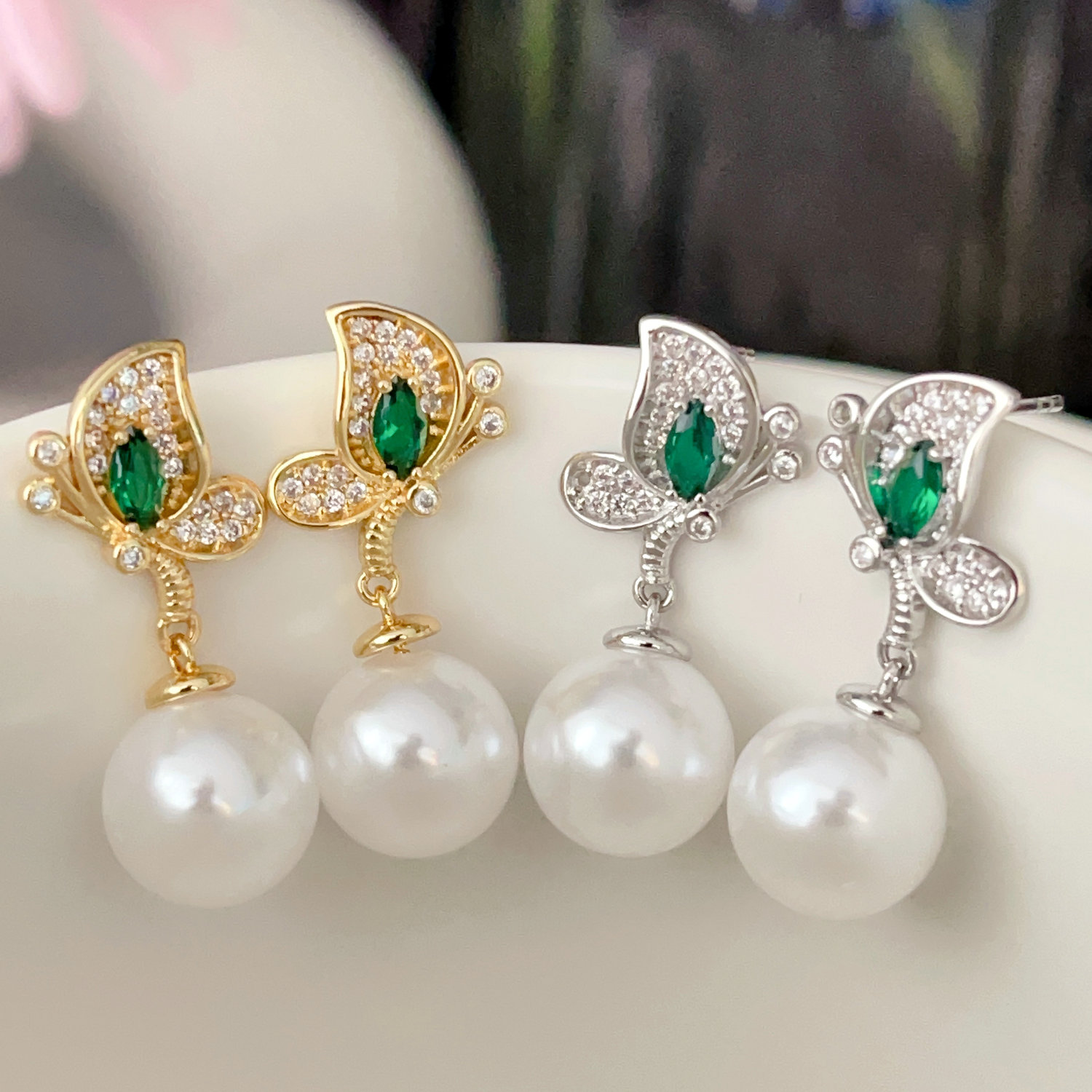 Butterfly Earrigs With Round Pearl Charm