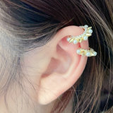 Pearl ear cuff ( pair )