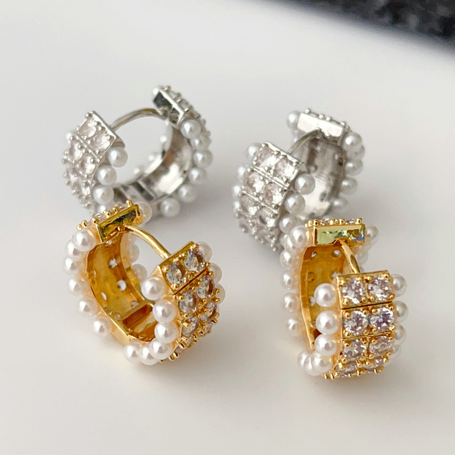 Pearl hoops earrings